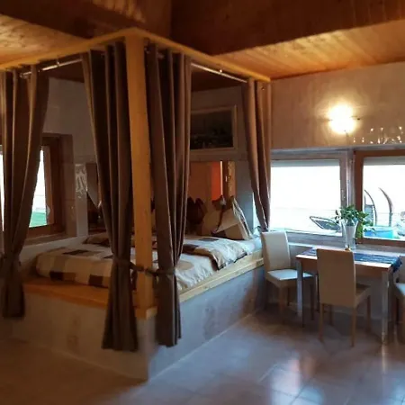 Var-lak Apartment *